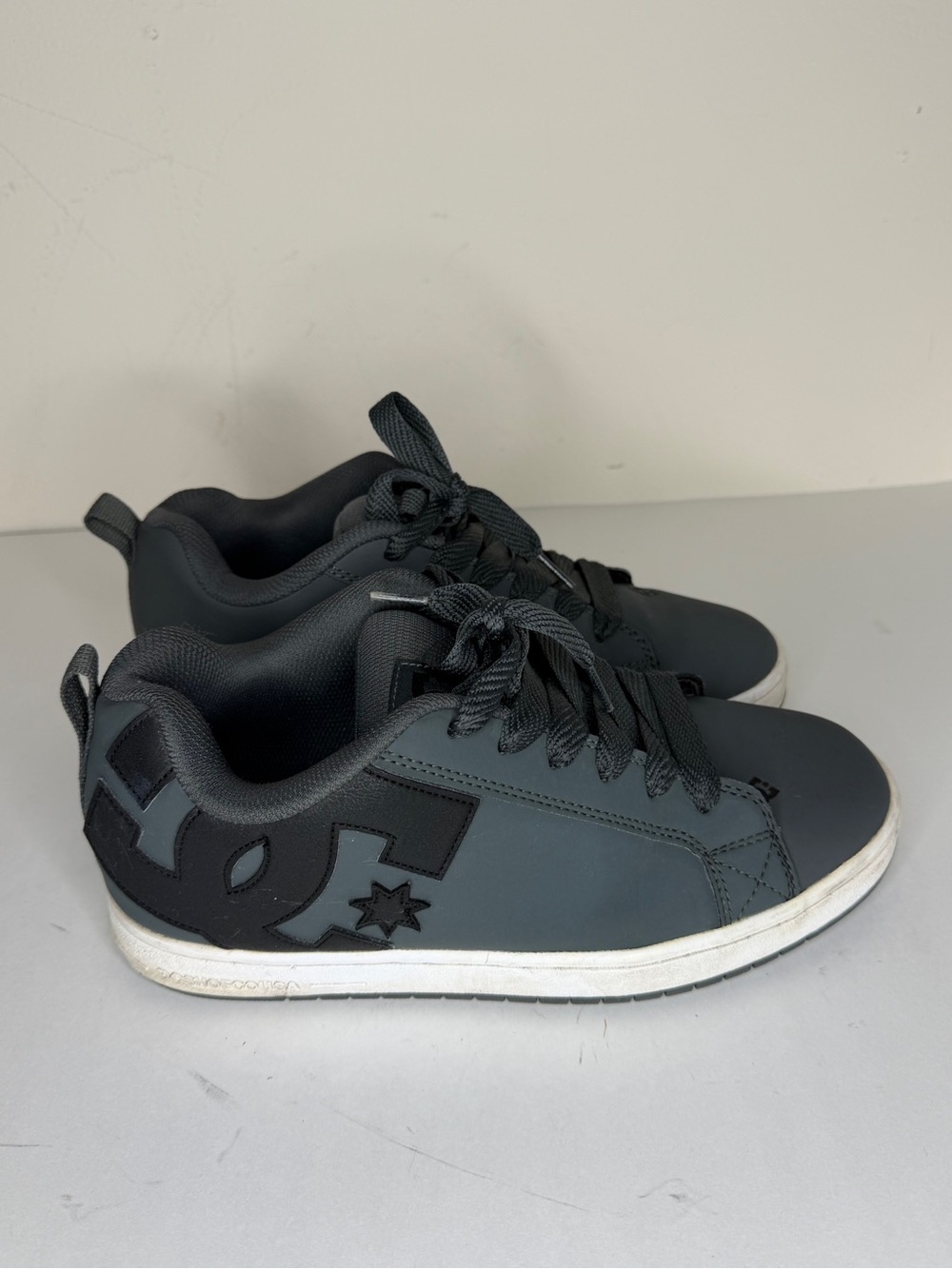 DC Shoes Court Graffik Mens Skate Sneakers in Gray Black Men’s Size 44 US 10.5